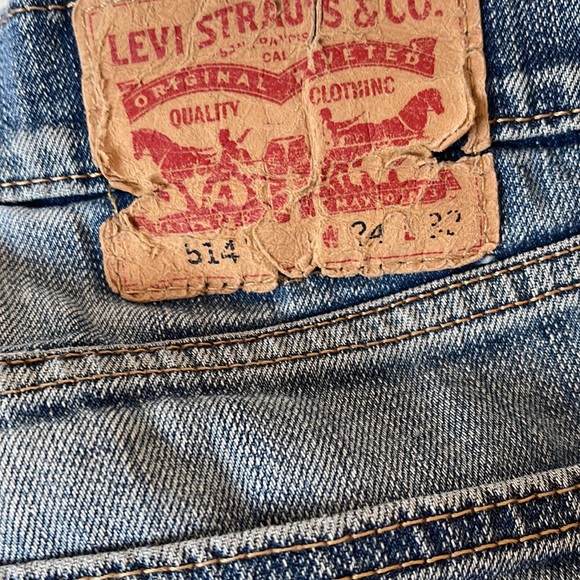 Distressed medium wash Levi’s 514, 34 waist, 32 inseam - Picture 8 of 10